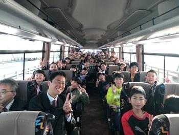 修学旅行２ バスの中のレク Kitano Elementary School